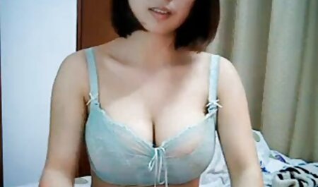 Ado asiatique porno massage noire en uniforme